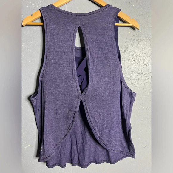 Lululemon Twist and Reach Tank in Heathered Aeon. Size 12 - Picture 4 of 11